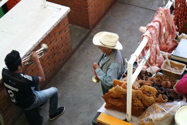 zwischen Schweinerippchen und Würsten