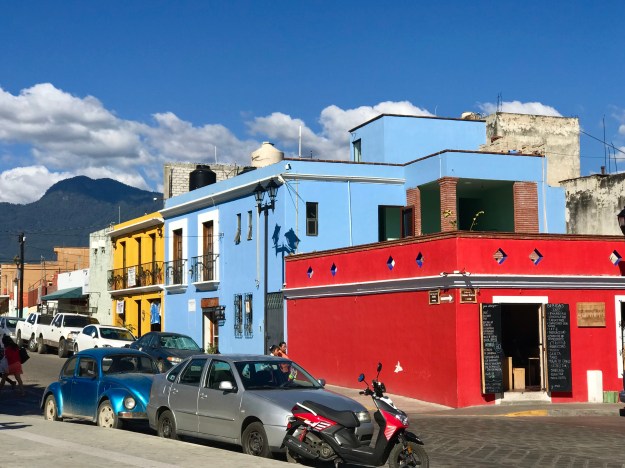 bunte Häuser in Oaxaca