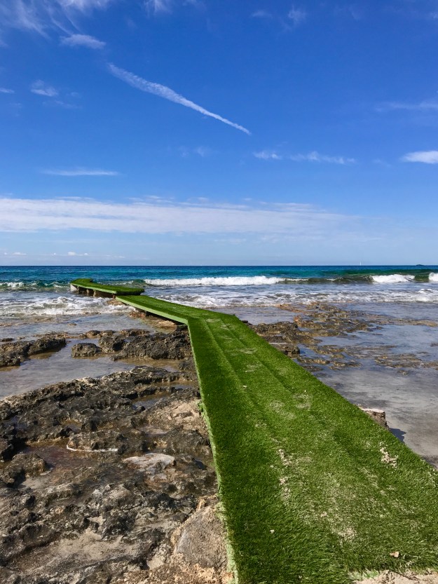 Der gründe Steg von der legendären Bar Sa Trinxa