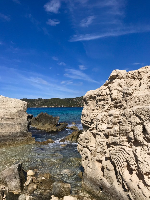 kleine Buchten am Strand Salinas