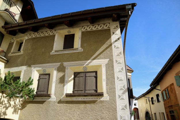 Traditionelle Fassaden in Celerina